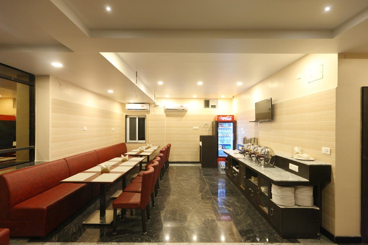 Oyo 15115 Hotel Ramcharan Residency Тірупаті Екстер'єр фото