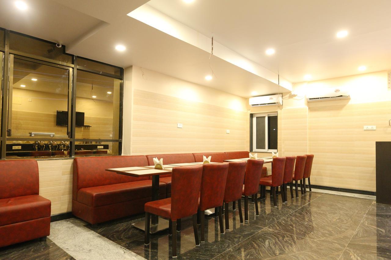Oyo 15115 Hotel Ramcharan Residency Тірупаті Екстер'єр фото